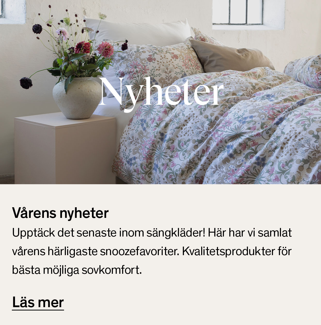 Säng med blommiga sängkläder, under bilden finns text om vårens nyheter inom sängkläder.